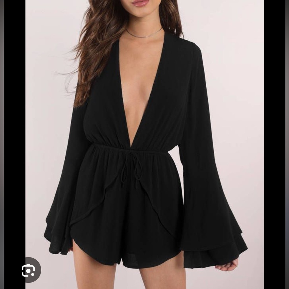 Tobi Black Bell Sleeve Romper – Size Small